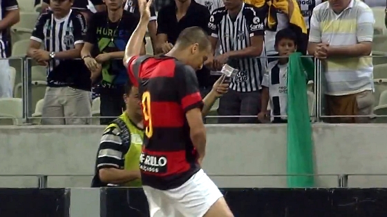 Depois de gol antológico, grupo do Botafogo sai em defesa do goleiro Andrey