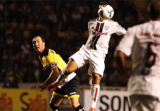 Paulo Baier 'cavou' um pênalti na partida contra o Fluminense