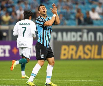 Giuliano lamenta mais uma defesa de Renan