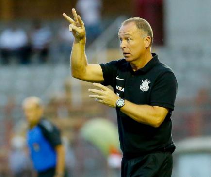 Mano orienta o seu time - Daniel Augusto Jr