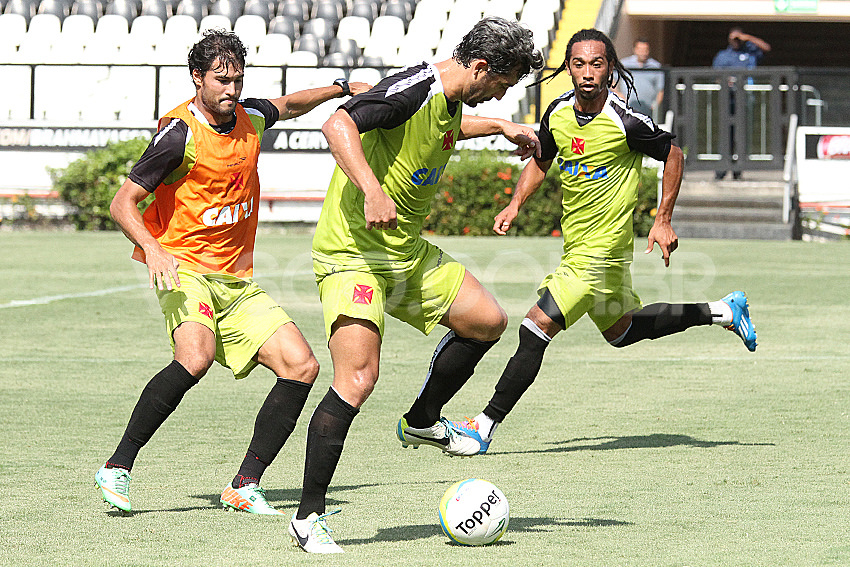 Série B: Adilson escala Vasco com Carlos César e Douglas