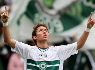 Keirrison sentiu um incomodo e está fora do confronto