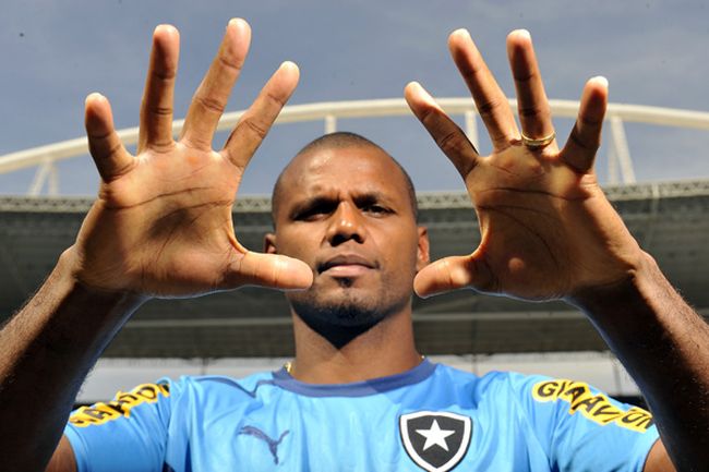 Jefferson defende jovem Andrey após gol do meio-campo