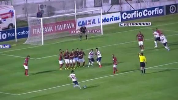 Lúcio Flávio cobrou falta com perfeição