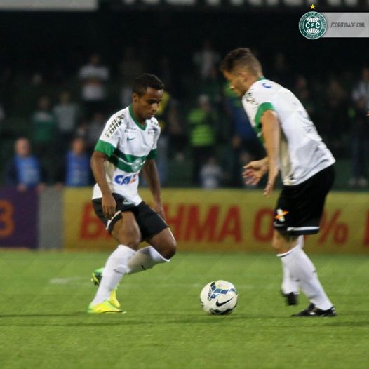 Em busca de recuperação, Coritiba muda na escalação