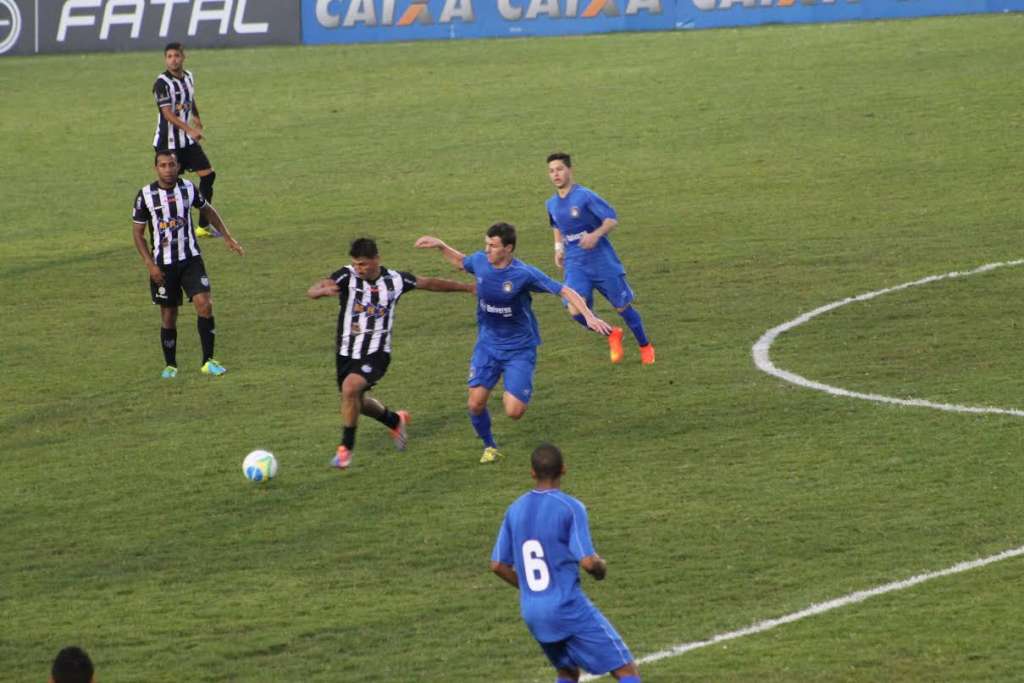 São Caetano 1 x 1 Tupi – Galo marca e Azulão segue na zona do rebaixamento