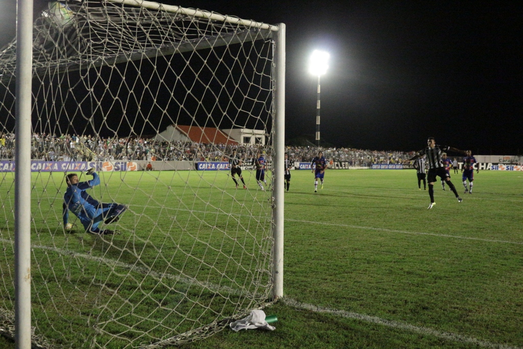 Treze 1 x 1 Fortaleza – No retorno da Copa, Gilson evita derrota do Galo