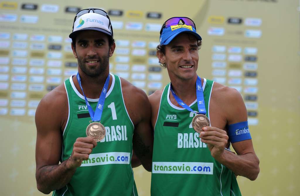 Vôlei de praia: Pedro Solberg e Emanuel conquistam bronze na Holanda