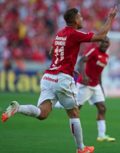 Rafael Moura fez gol em homenagem a Fernandão