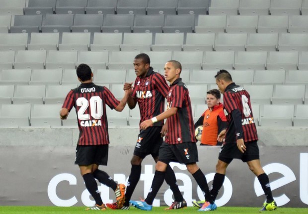 Atlético-PR 2 x 0 Criciúma - "Festa" para poucos comemorarem! 2 0002050014169 img