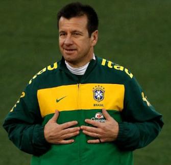 Dunga é bom nome, mas resta saber se fez reciclagem após Copa de 2010