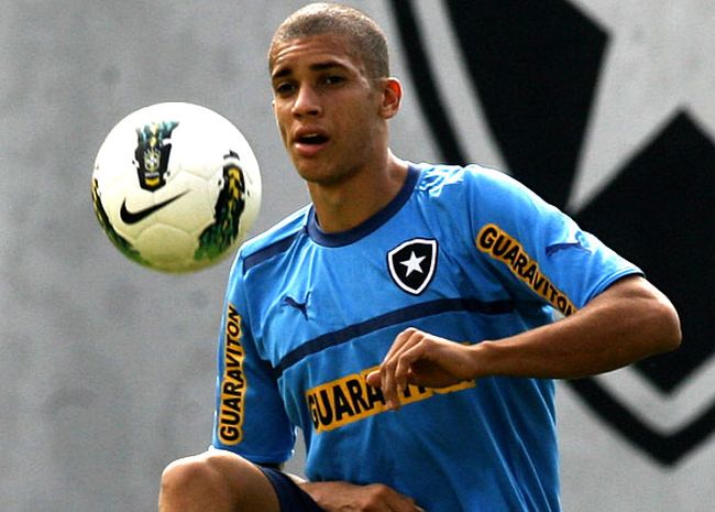 Dória, do Botafogo, recebe proposta da Lazio