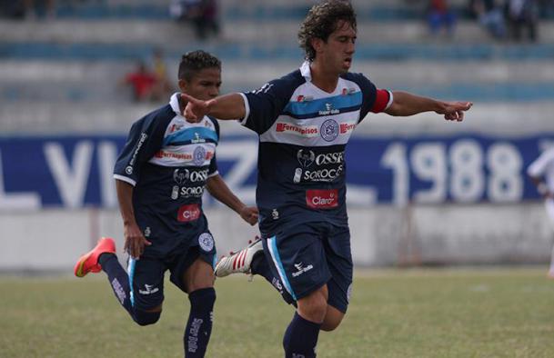 Jogadores comemorando o gol do São Bento diante do Taubaté