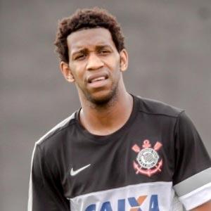 Para Gil, foco do Corinthians está no jogo contra Bahia