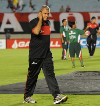 Hélio dos Anjos está 