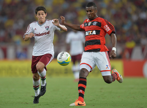Erazo deve trocar Flamengo pelo futebol espanhol. Sai pra lá, crise!