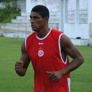 Max faz exame e ficará parado por 15 dias
