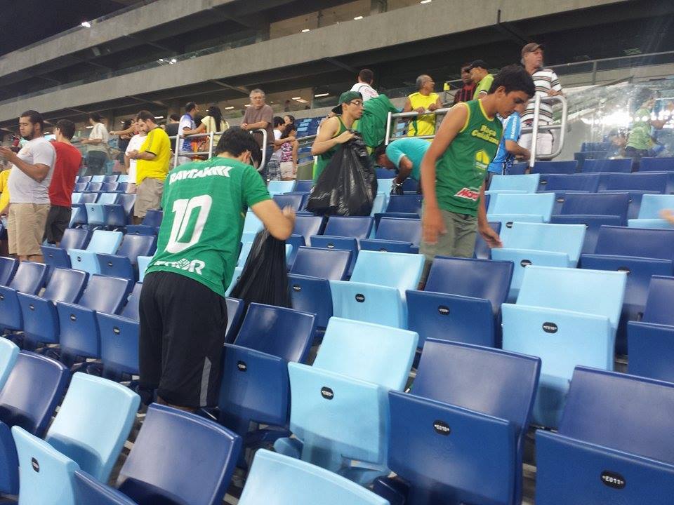 Série C: Torcida do Cuiabá adota método japonês e limpa setor Leste da Arena