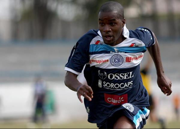 Makanaki deu velocidade ao time contra o Taubaté - Jesus Vicente