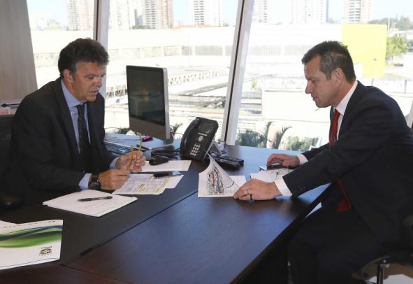 Gilmar Rinaldi e Dunga fazendo o planejamento da seleção