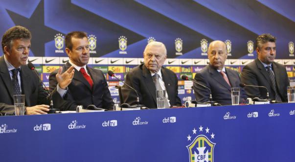 Em entrevista coletiva, Dunga foi anunciado oficialmente o treinador da seleção brasileira