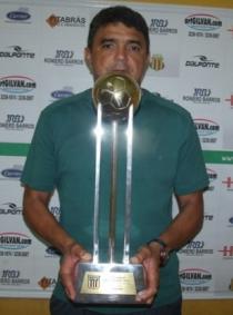 Flávio Araújo: saída repleta de elogios