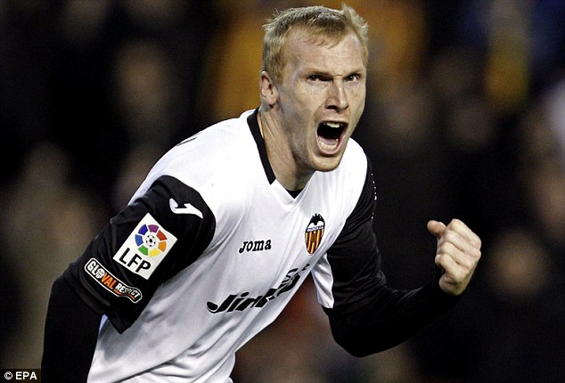 Espanhol: Barça anuncia acerto com zagueiro Mathieu, do Valencia