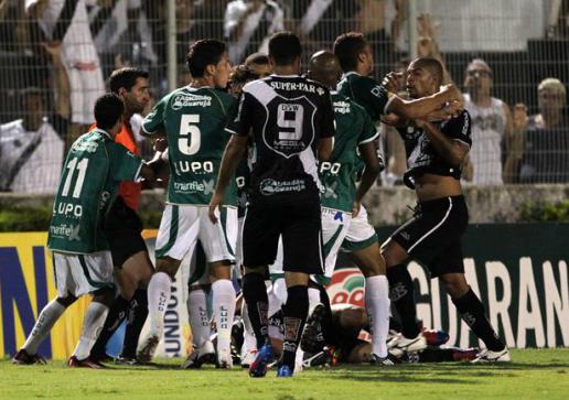 Derbi dos profissionais de Guarani e Preta