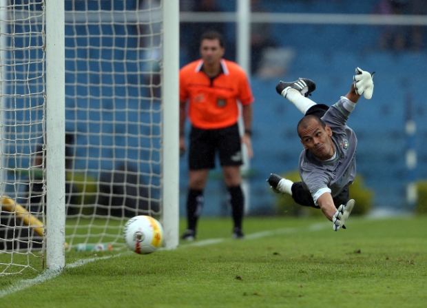 Fábio, ex-goleiro de Ponte e Lusa, anuncia aposentadoria no Icasa na Série B