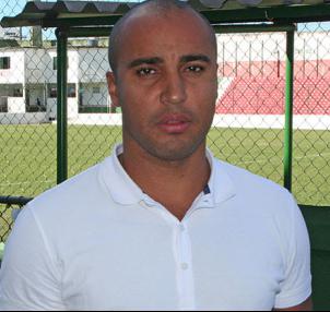 Ex-atacante Deivid esteve presente no Ulrico Mursa, estádio da Portuguesa Santista