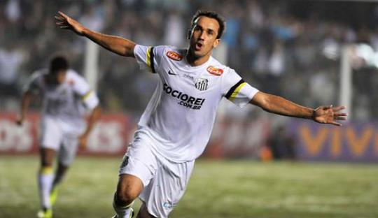 Thiago Ribeiro volta ao time do Santos no confronto com a Chapecoense