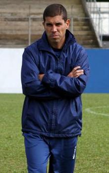 Sem alternativa, Ricardinho, dublê de comentarista, é definido como novo treinador da Ponte