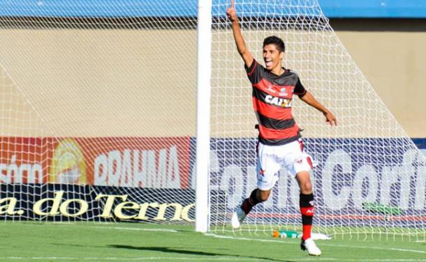 HAT-TRICK FI: Jorginho homenageia o FI e pede música de fé