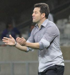 Figueirense dispensa Guto Ferreira e acerta com Argel Fucks para se recuperar