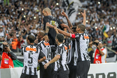 Tardelli celebra marca histórica e título no Atlético-MG