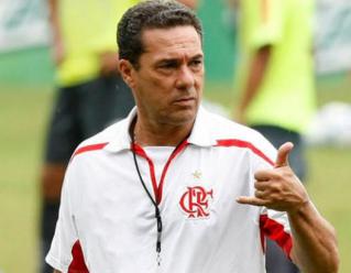 Luxemburgo fecha 1º treino por mais de 1 hora no Fla