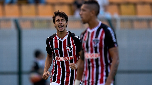 Com dores, Antonio Carlos deixa treino do São Paulo