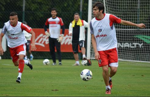 Kaká, enfim, vai pro jogo