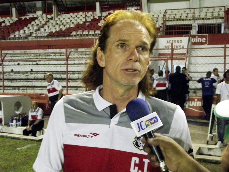 Série B: Sérgio Guedes faz mistério, mas deve repetir a escalação no Santa Cruz