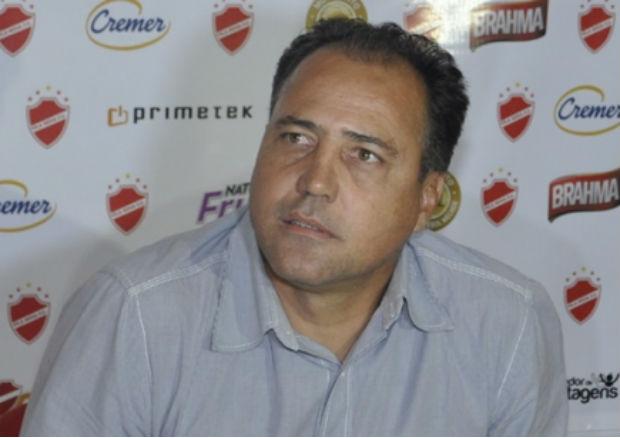 Série B: Atrasando salários, diretoria do Vila Nova promete bonificação por vitória