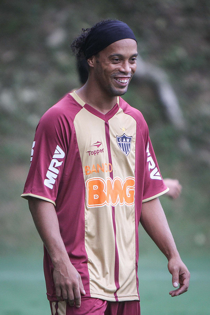 Atlético-MG cobra explicação de Ronaldinho por ‘sumiço’
