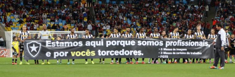 Jogadores recebem salários milionários, agora atrasados, e os clubes querem perdão das dívidas com o governo federal. Tudo por desmandos e pela Lei Pelé.