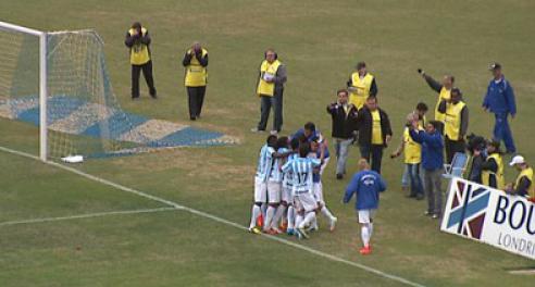 Comemoração do gol da vitória do Londrina sobre o Metropolitano