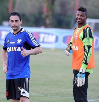 Felipe ao lado de Chicão, companheiro desde os tempos de Corinthians