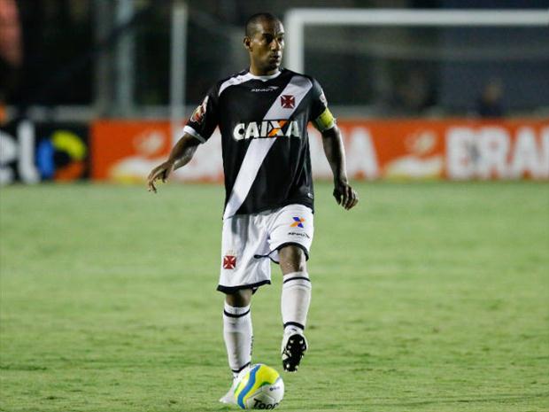 Copa do Brasil: Adilson escala Rodrigo na zaga e faz testes no Vasco