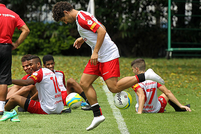 Pato deve ter chance como titular contra o Bragantino