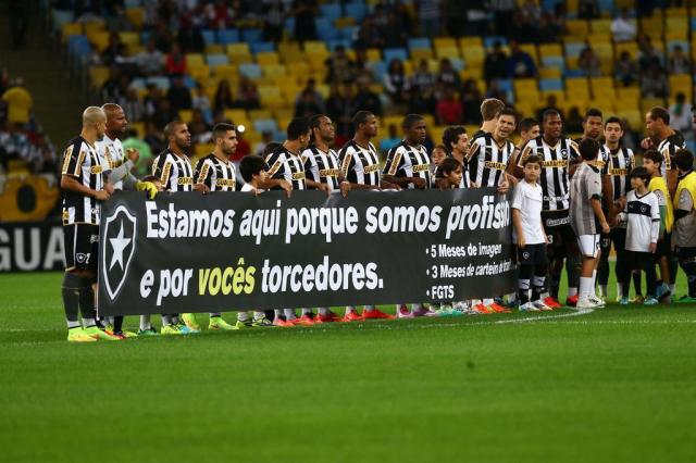 Botafogo fará reunião nesta terça para discutir crise