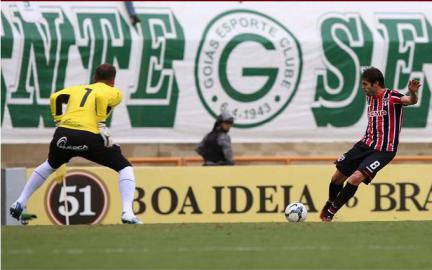 Kaká estreou domingo, mas não joga quarta