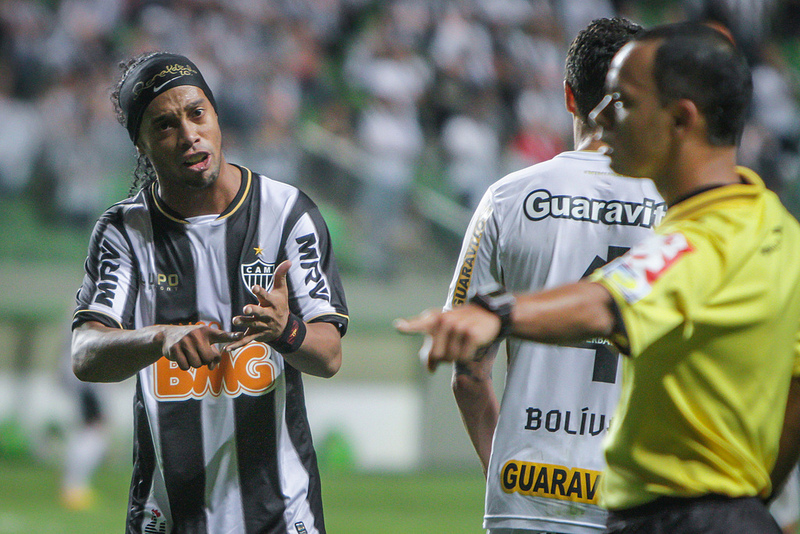 Ronaldinho Gaúcho negocia com Fluminense, diz Renato Maurício Prado, no O Globo