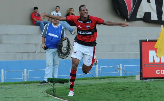Série B: Vila Nova acerta com Marcão